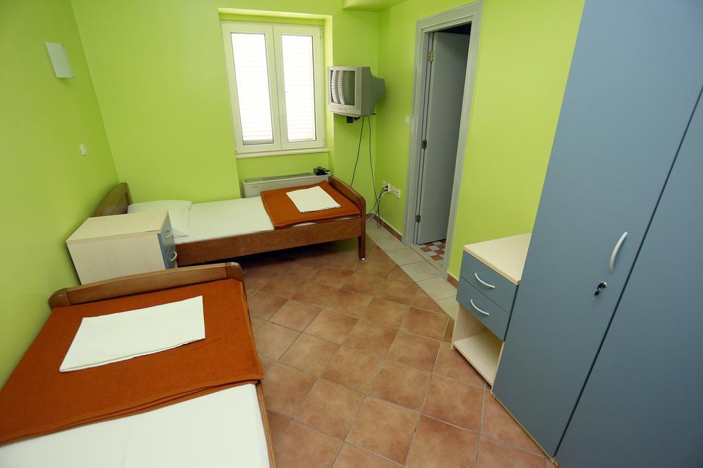 Hostel Vila Mikica