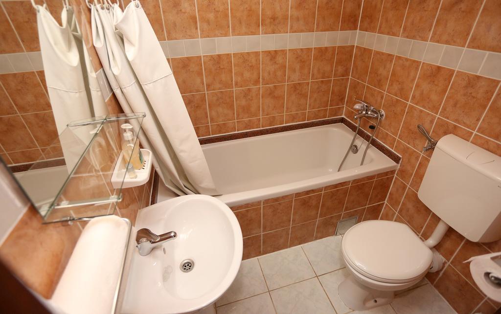 Hostel Vila Mikica *