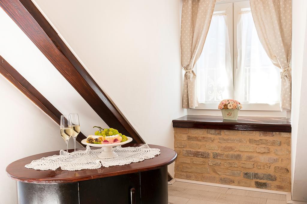 Boutique Cardea Split