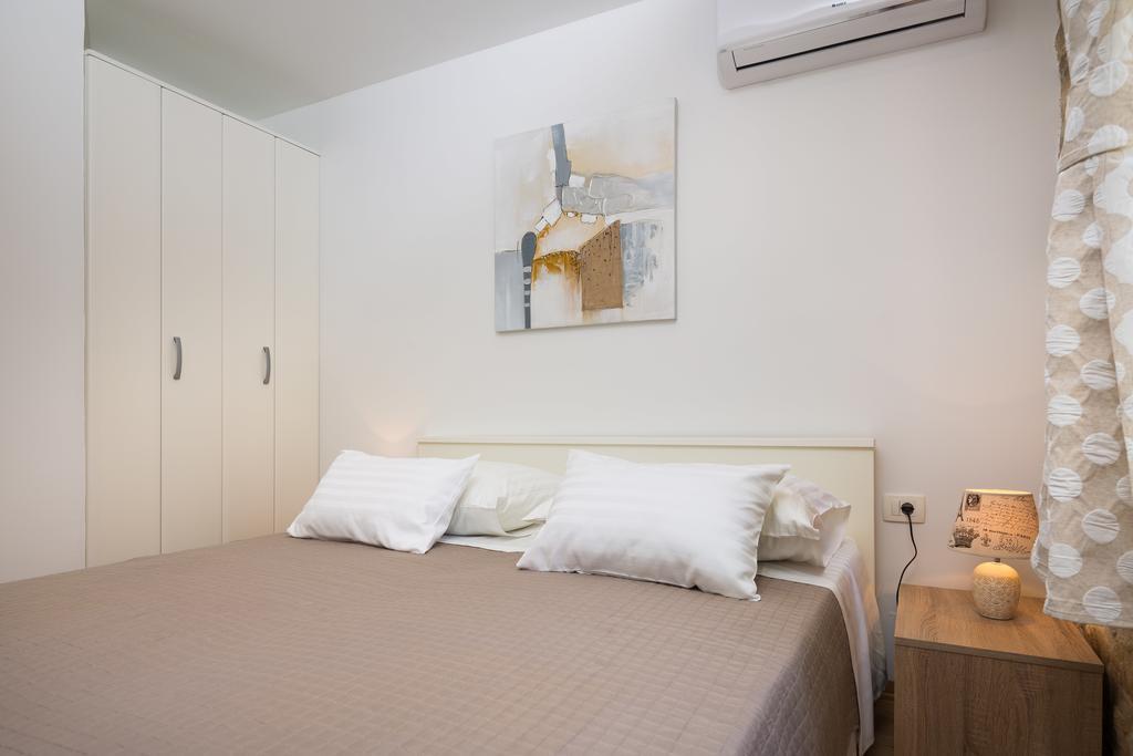 Cindro With Terrace Apartman