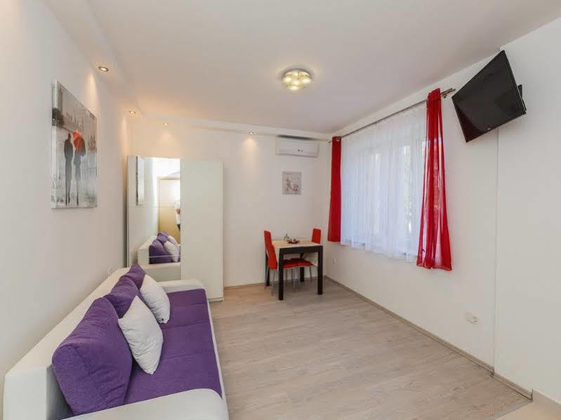 Nevenka Apartments Hotel 3*