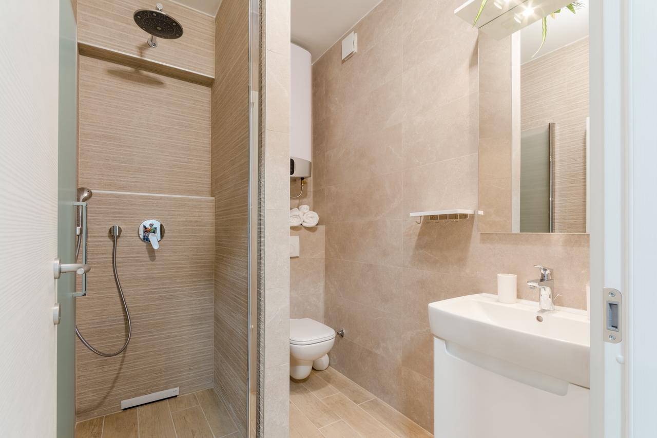 Niro Apartment Split