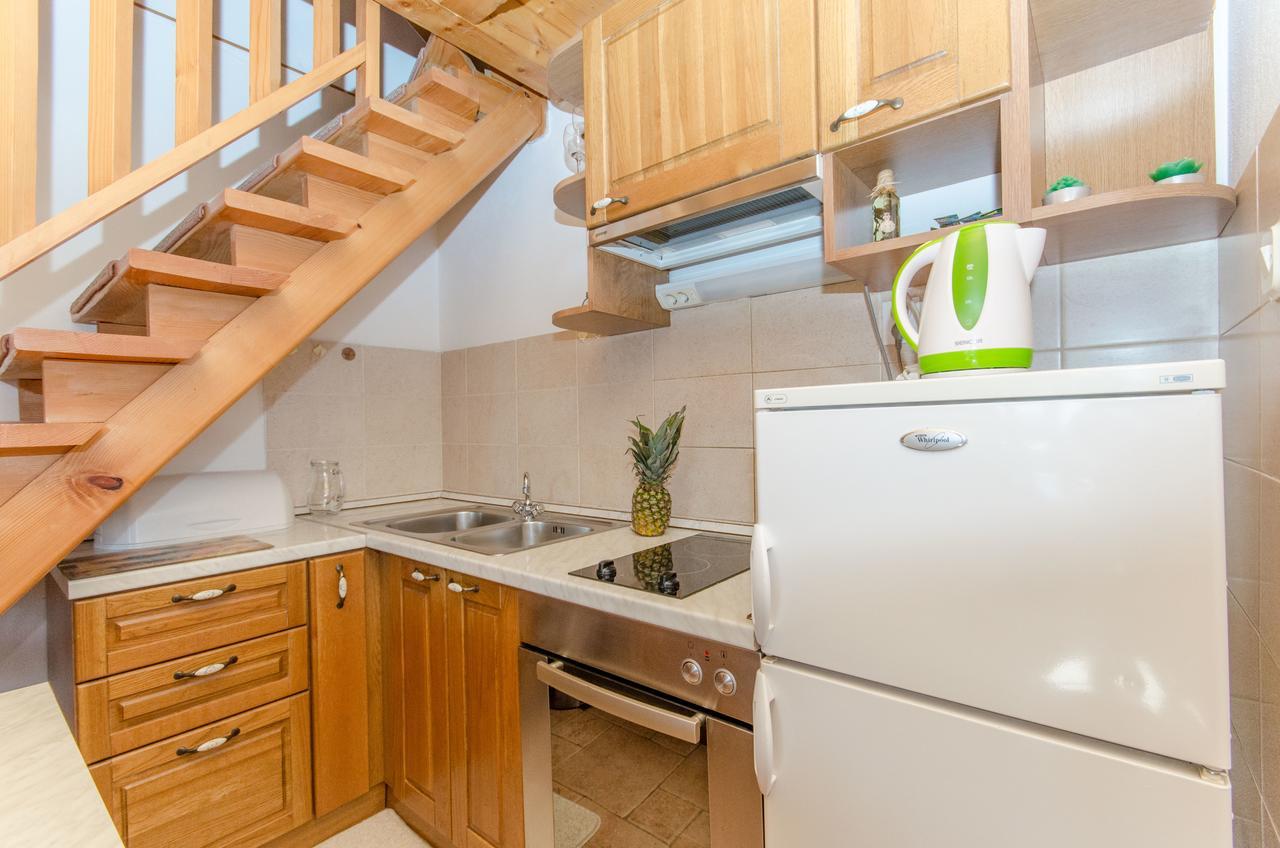 Stone Rose In Center Apartment Split