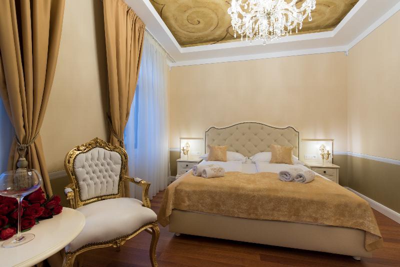 Square Heritage Hotel