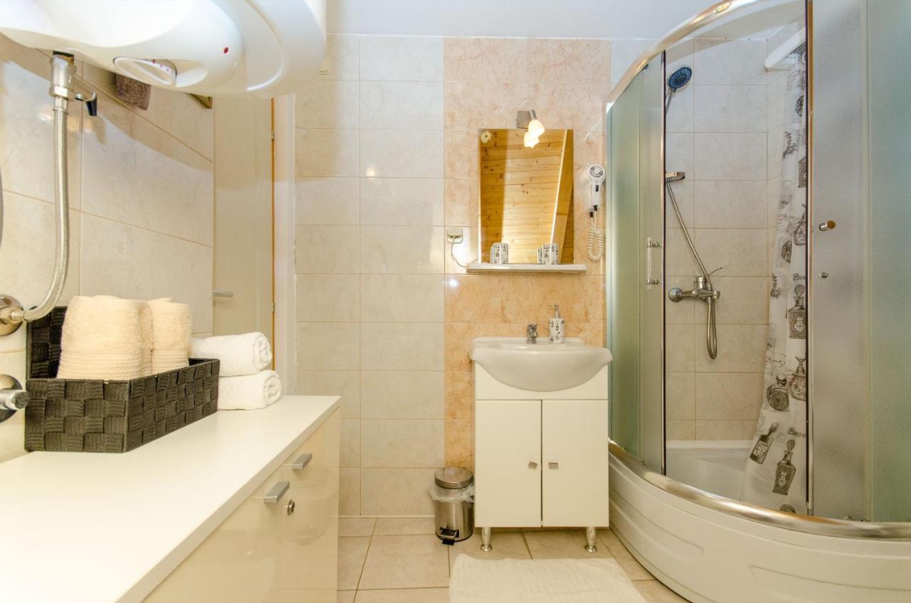 Stone Rose In Center Apartment *