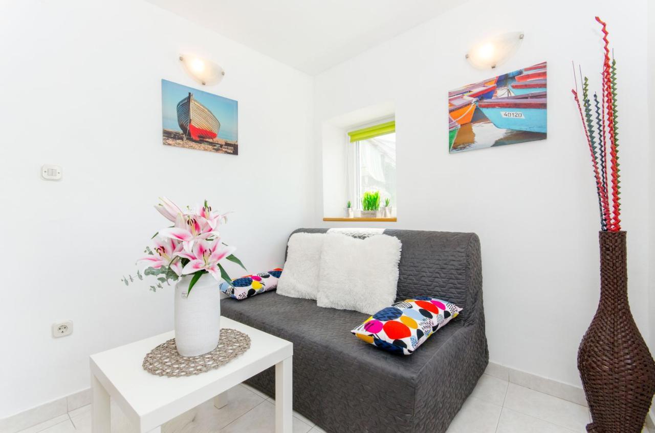 Apartment Stone Rose In Center *