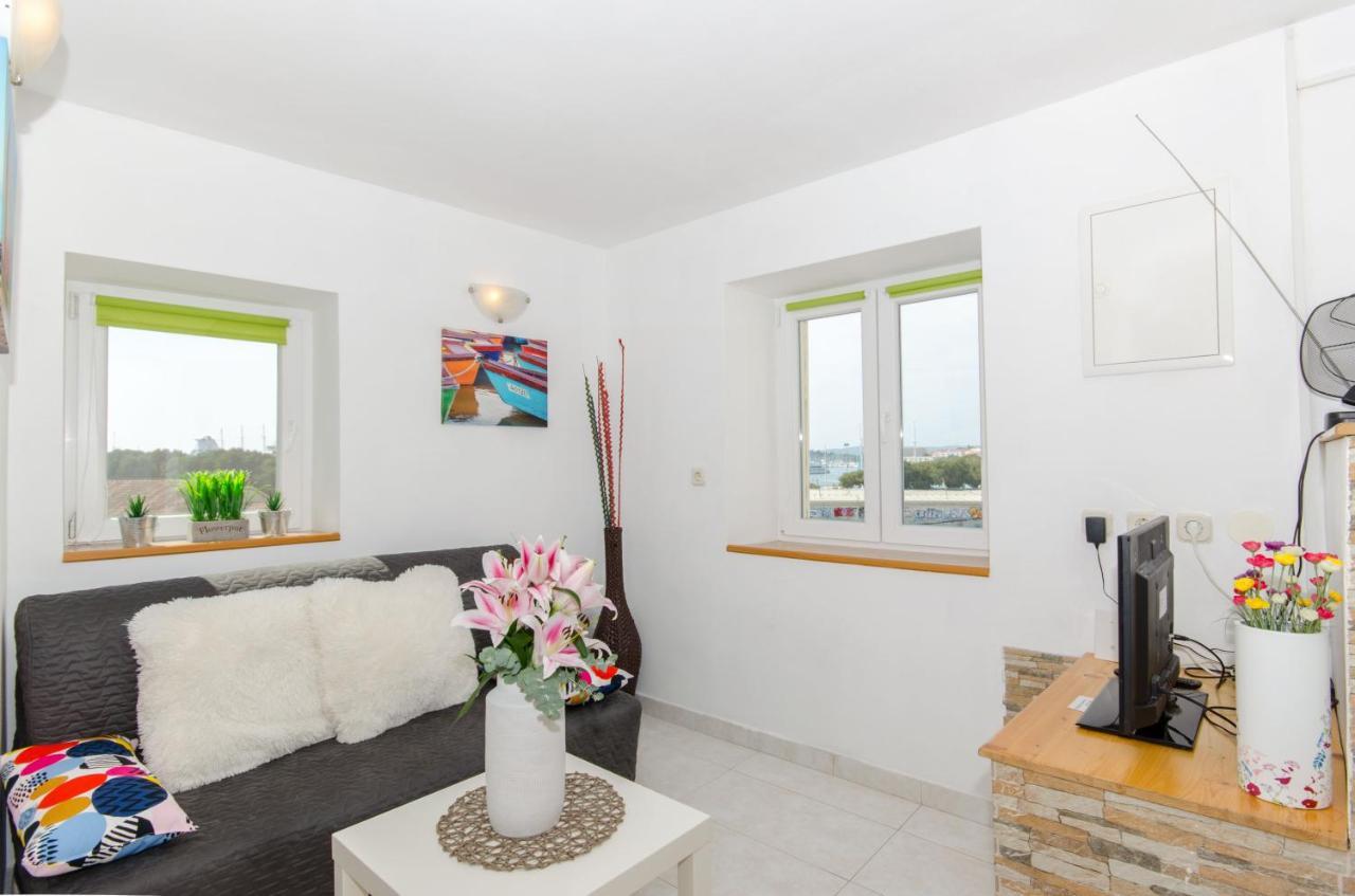 Apartment Stone Rose In Center *