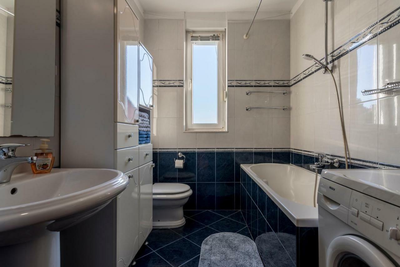 Split Central Apartment,Free Private Parking *