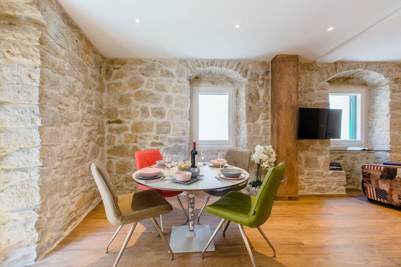 Luxury Petra In 400 Year Old Stone House 4+2 * Split