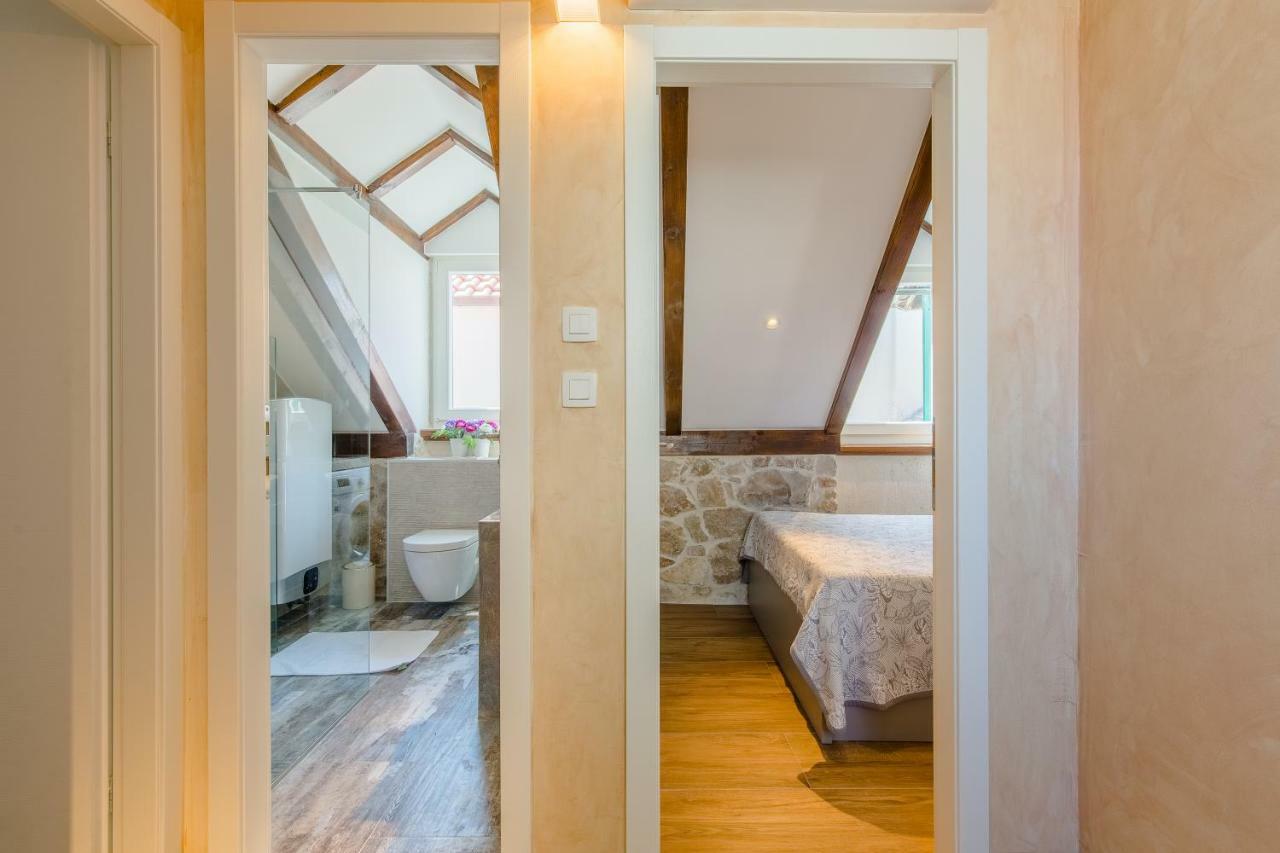 Apartment Luxury Petra In 400 Year Old Stone House 4+2 Split