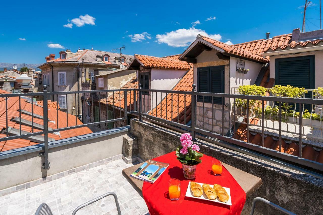 Rooftop View In The Palace Walls *