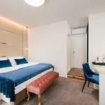Flos Luxury Rooms