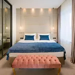 Flos Luxury Rooms