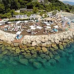 Near Beach Apartment Reno With Private Parking