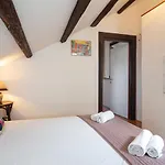 Apartment Lira