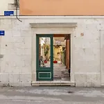 Apartment Stipe
