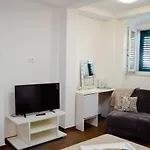Armanda Rooms