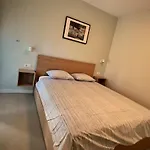 Luxe 4Br Apartment Split