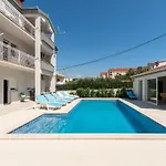 Apartments Maestral