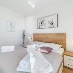 Golden View 8