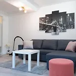Central Moon Apartment No.1