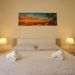 Honeycomb Apartment Split - Free Parking