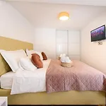 Apartments By The Sea Split - 22059