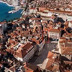 Diocletians Heart Apartment