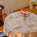 Palace Schoen Milesi - Esense Of Prestige - Private Pool - Free Parking - Old Money Style Luxury Rooms - Walking Distance To The Old Town, The Beach And All Amenities - Buralux Properties