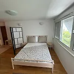 Nia Apartment
