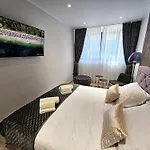 Suite Stay At 8