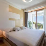 Gray Pearl - Luxury Apartment With Pool