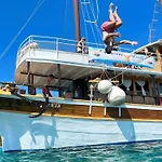 Rhythm Floating Accom - Split