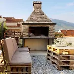 Holiday House Tolesa