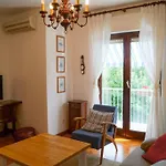 Forest Park Nest Apartment, Near Centre, With Free Parking