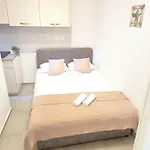 Studio Apartment & Room Niko