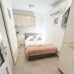 Studio Apartment & Room Niko