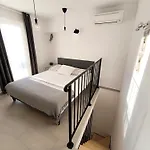 Studio Apartment & Room Niko