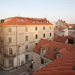 Apartments Tin
