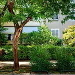 Central 2 Bedroom, Free Private Parking