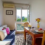 Apartment Aura