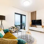 Golden Smile Apartment