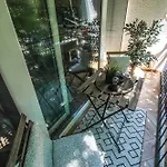 Lola\'S Apartment
