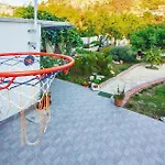 2 Bedroom Cozy Home In Zrnovnica