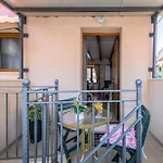 Diva 2,Stylish Centrally Located Studio Near Beach