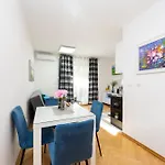 Apartment Paolo By The Beach Znjan