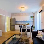 Apartman Candy Split With Jacuzzi And Parking Place