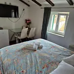 Tomadi Residence