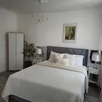 Rooms Zana