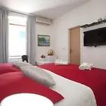 Split Ann Apartments